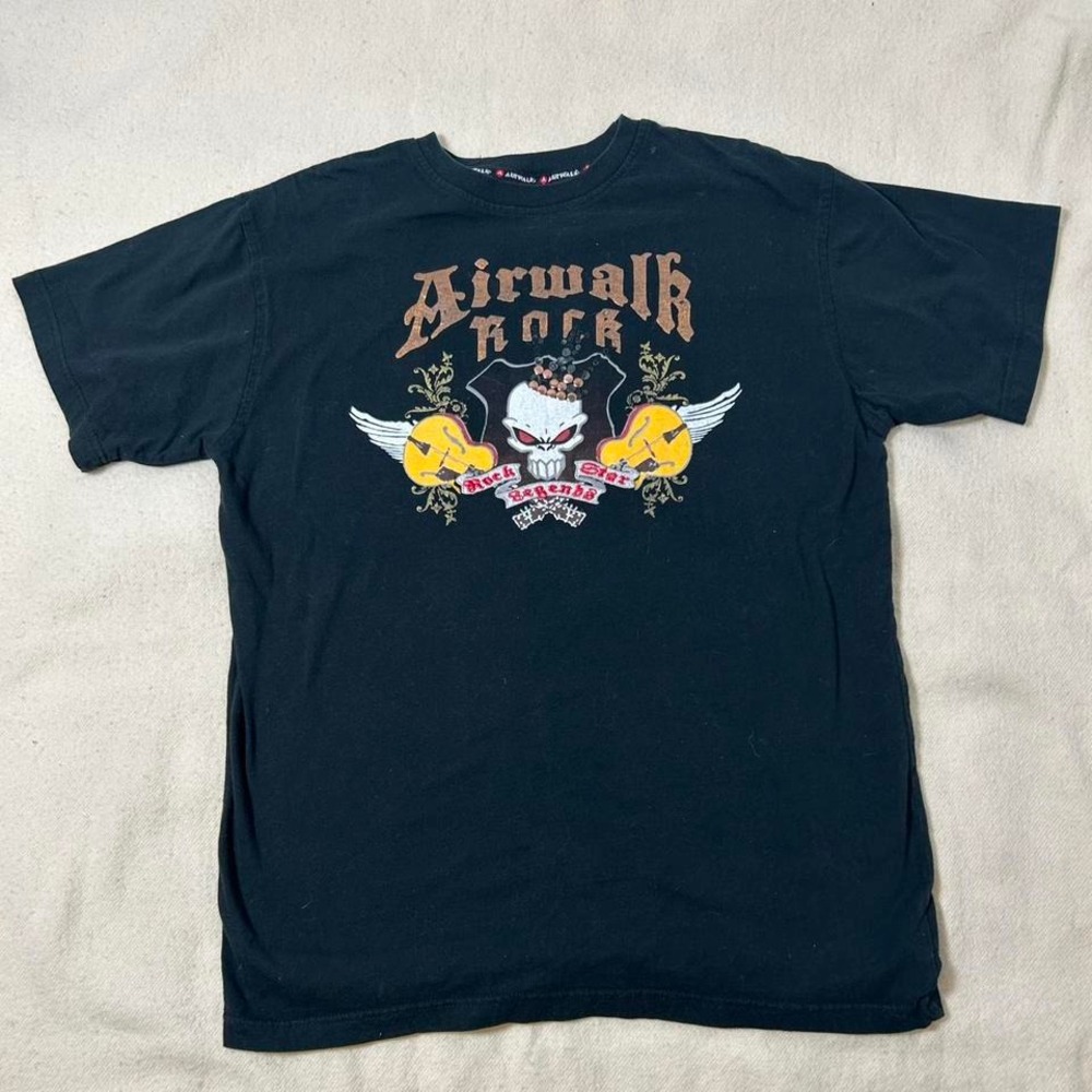 Airwalk black cotton t-shirt‎ with a bold graphic design #skaterstyle